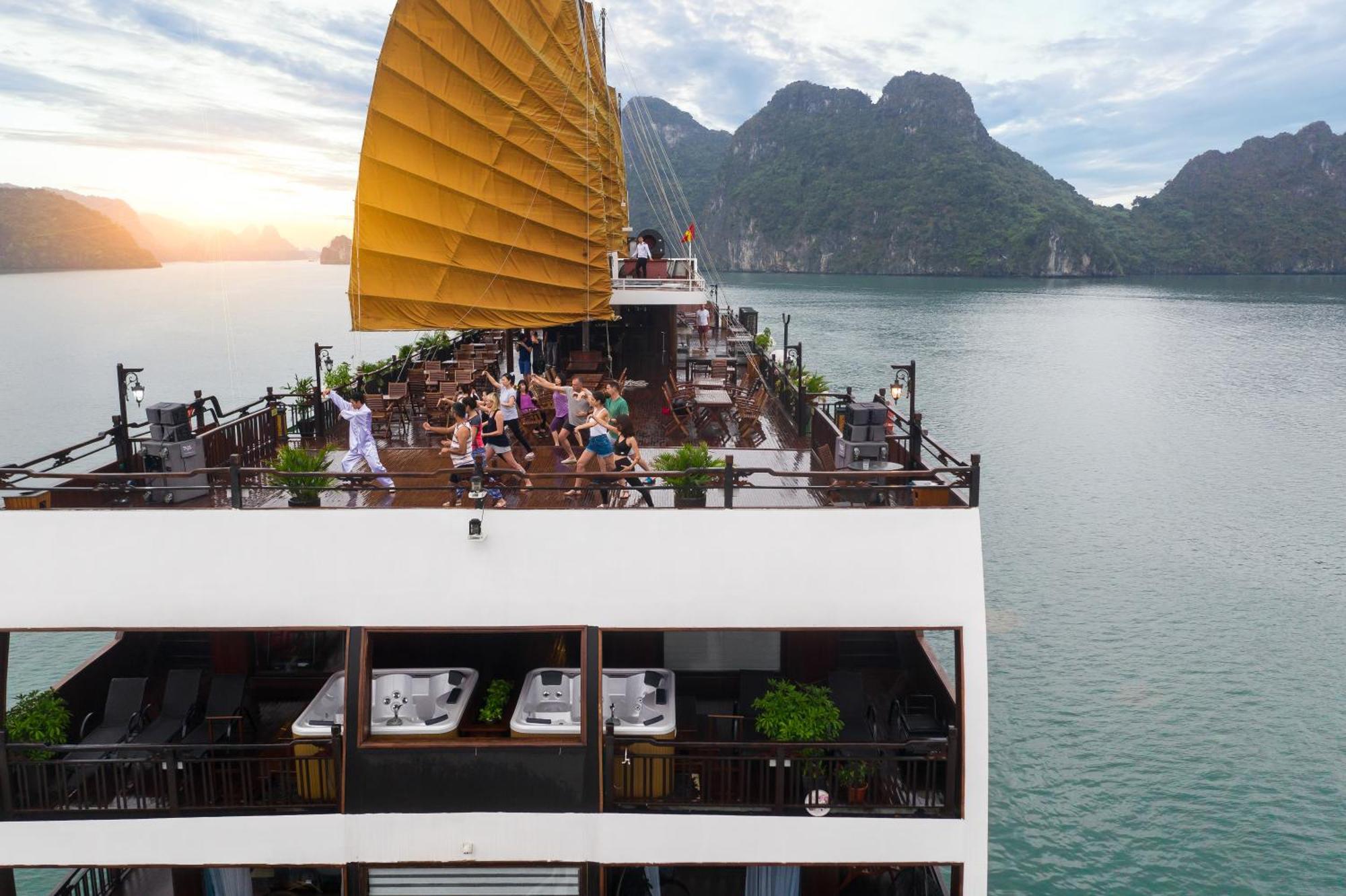 La Regina Legend Cruise Hotel Ha Long Buitenkant foto